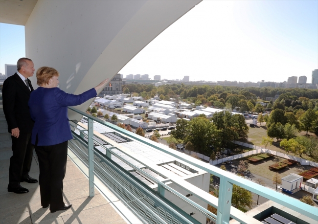 Cumhurbaşkanı Erdoğan Merkel’le çalışma kahvaltısında bir araya geldi